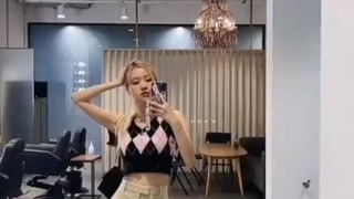 210818 roses_are_rosie