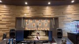 กำลังฟังเพลง "ก่อนม่านแดง" ของ Wei Chen ใน Million Recording Studio [ขอบคุณ "Shangchunshan" ที่ให้เร
