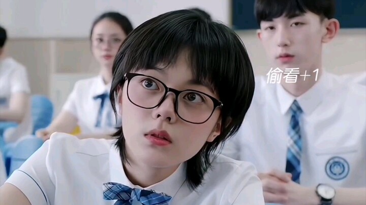 หลินเหม่ยเหมี่ยวรู้สึกถึงความอบอุ่นที่หลังของเธอ หากเธอสามารถมองย้อนกลับไปตอนที่เธออยู่โรงเรียน เธอจ