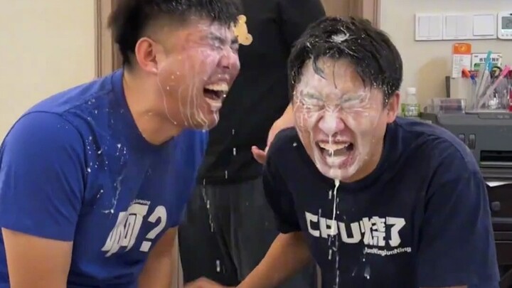 寝室憋笑挑战，室友化身人形喷射机，结局爆出大乌龙！