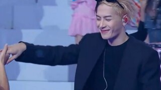 [Jackson Wang]Sự thư giãn bình dị đã chiếm trọn trái tim tôi chỉ bằng một cú nhảy