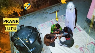 Prank Hantu Kuntilanak Bikin Panik !! Gangguin Brondong Brondong Lagi Mandi  Prank Terlucu 2022