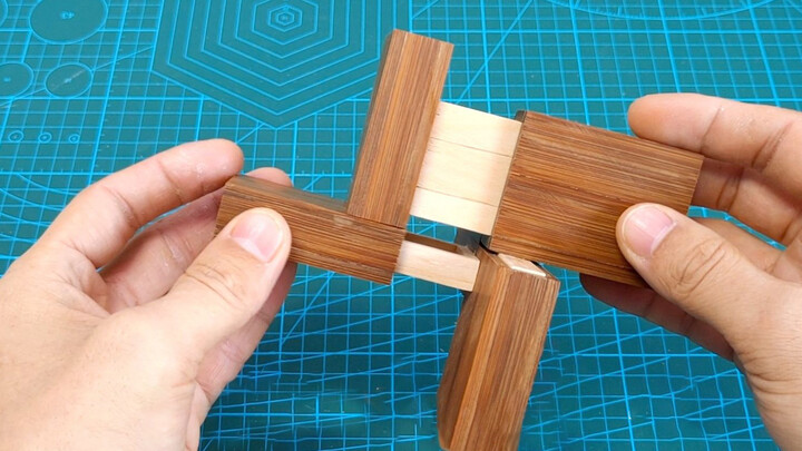 Using Popsicle Sticks And Bamboo Pieces To Make A Fun Little Toy