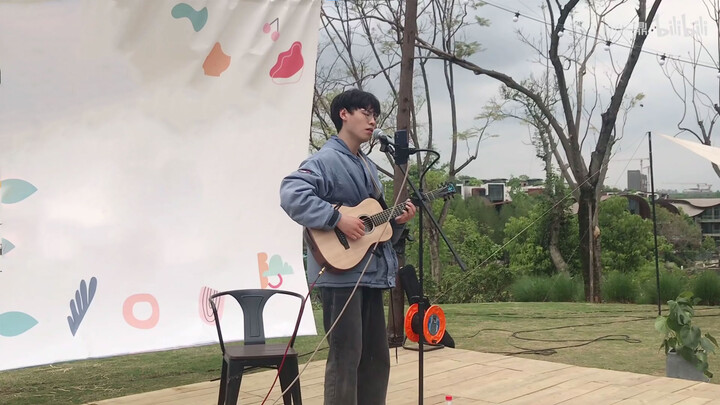 A boy covers Justin Bieber's "Love Yourself" in the air