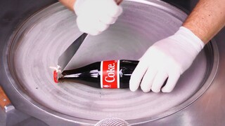 Ông chủ, cho một suất kem Coca? Có ngay Coca chiên kem đây