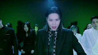 Kakak Taemin, menarilah perlahan, kamu terlihat seperti penari yang tidak profesional.