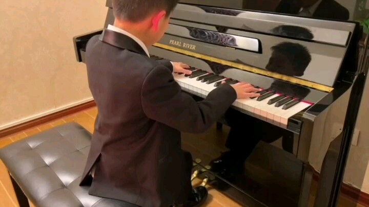 Liszt's "Bell" Liszt, La Campanella, performed by Chen Zhongshu and Joshua (10 years old), from Xiam