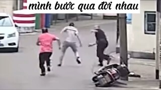 mình bước qua đời nhau