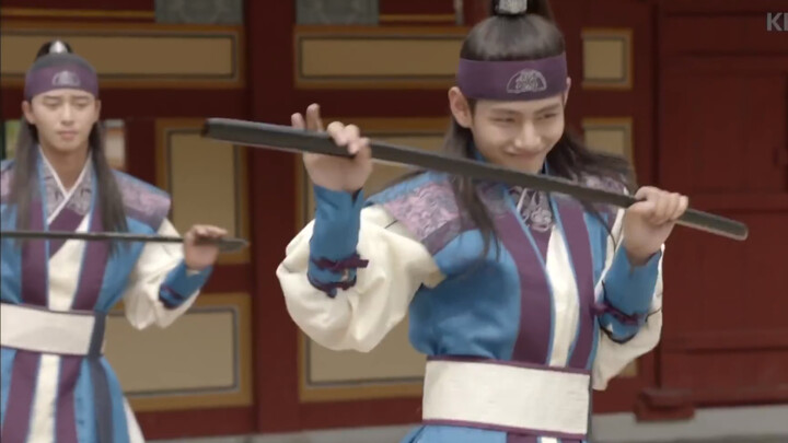 [Kim Tae Hyung] [Hwarang Oppa] Baby Tae Hyung Is Spolied By All