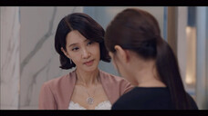 I am dying of laughter! Mom gave Hee Joo a "battle suit", hahahahaha! Mom is really experienced!