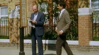 Bean at the Park | Mr Bean Funny Clips | Classic Mr Bean