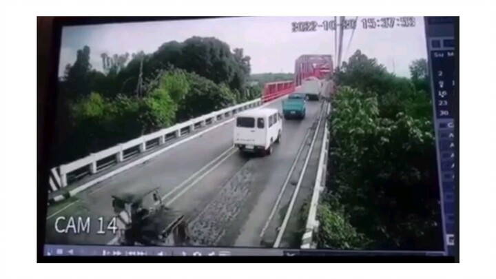 Video of the bridge collapse in Wawa Bridge, Bayambang, Pangasinan . 😱😢