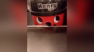 Funtime Henry  😵‍💫🥴😂 Like this video. 😍 Follow The Boss 😍 henryvacuum henry henryhoover fyp trending viral#WeekendVibes funnyvideo fypシ fypシ゚viral fypage