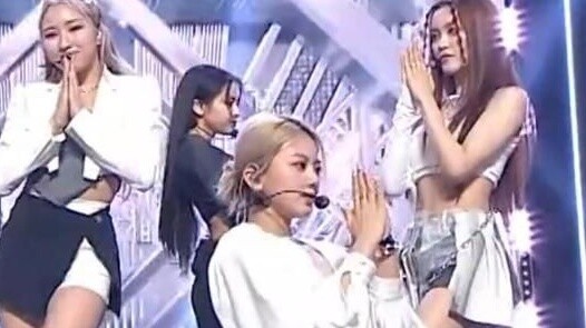 "Comeback Warm-up" MASCARA Menyorot Langsung Siapa Pun yang Menonton Lagu Itu