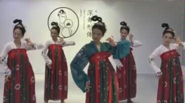 Dua Belas Jam Chang'an Qingpingle. Hari Musim Semi di Halaman Terlarang