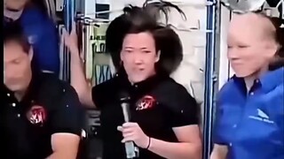 Không cần phải nói, các vệ tinh sẽ nói thay chúng ta