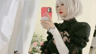 [cosplay] dù mặt đồ đen nhưng chỉ thấy màu trắng.