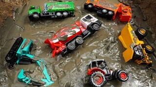 最新挖掘机视频表演  泥土下面的拖拉机上发现了汽车构造玩具汽车卡车