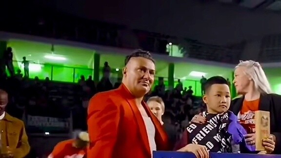 Bocah Tionghoa Kay dengan berani melaju ke final di kompetisi tari jalanan Prancis! Memenangkan gela