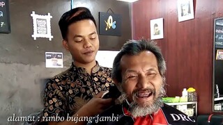 Potong rambut, bersihin bapak, penuh keikhlasan