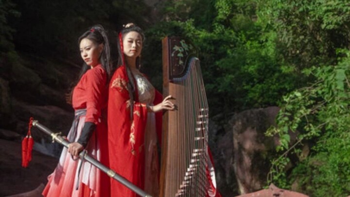 After half a year, two shades of Chinese red reunited at Chishui Waterfall! A piano and a sword, rea