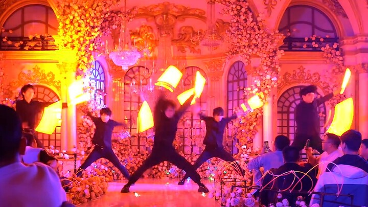 [Give the leader a little 2D shock] Performed the Valorant theme song Ticking Away at the company's 