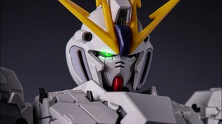 Đẹp trai và tăng giá đi đôi với nhau, phiên bản thẻ Bandai MG NarrativeGundam được chia sẻ đơn giản