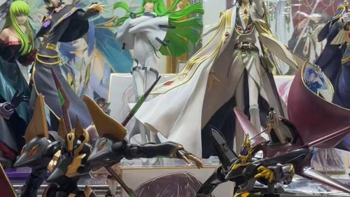 Lelouch lái xe mô hình kmf