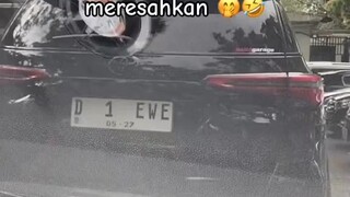 bisa gitu plat nomernya