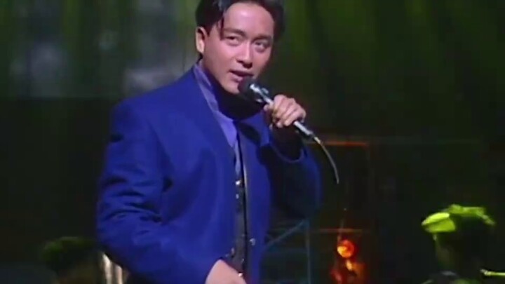 Leslie Cheung's "Storm Clan", a live version of super cool singing and dancing, my brother has alway