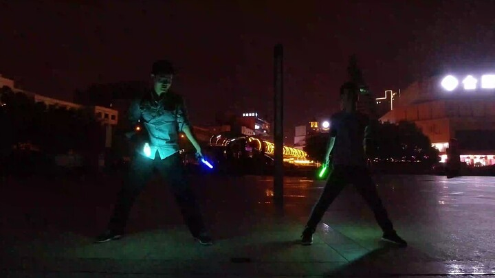 [Tarian]Dua pria menari dengan pedang cahaya|<Butterfly>