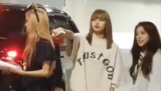 【Lisa】演唱会后台 她穿衣服总有说不上来的气质