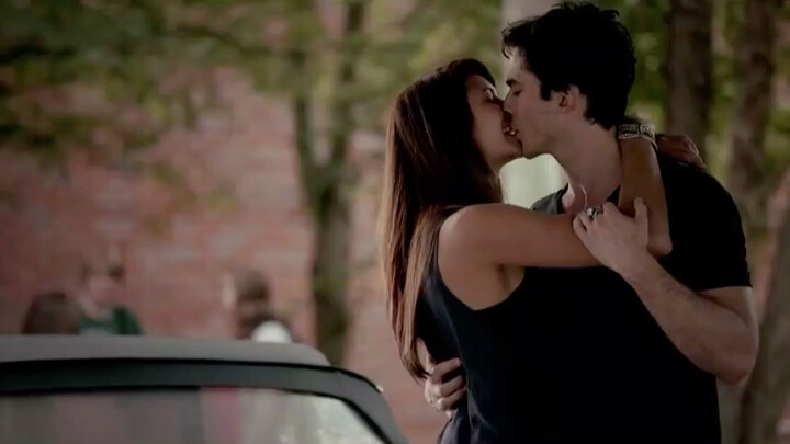 [The Vampire Diaries] Damon's jealous kiss scene