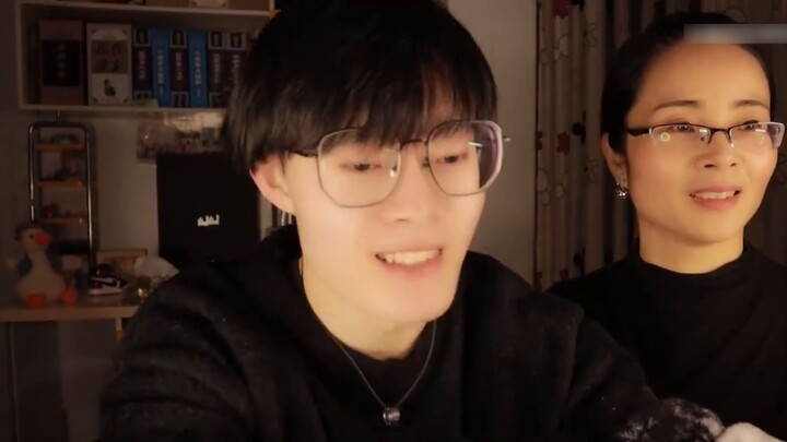 [ระดับลูกกตัญญู] จะเกิดอะไรขึ้นหากคุณชวนคุณแม่เข้าร่วมความท้าทาย "อย่าหัวเราะ" กับคุณ?