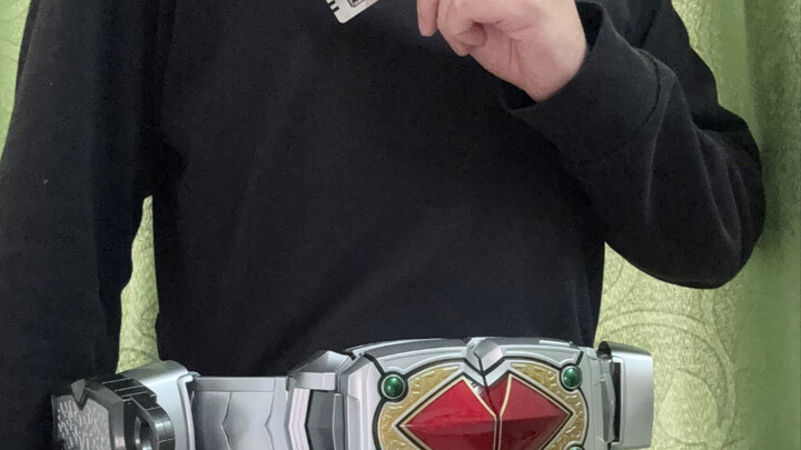I bought a PVC homemade card from PDD and used it to brush the newly arrived Kamen Rider Kalis CSM! 