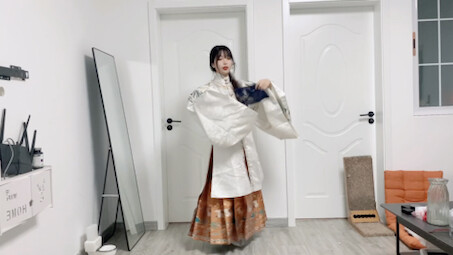 Thousands of miles to invite the moon! Long-lost Hanfu