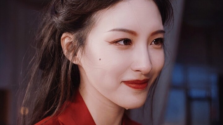 陛下，她一身红衣站在那，像极了你的上元仙子