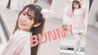 What a lovely bunny!It is so sweet!