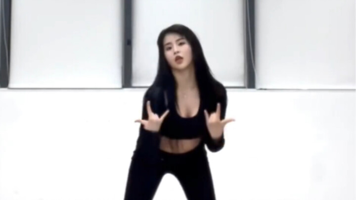 [Jin Zihan] (G)I-DLE "Tomboy" dance cover is so hot!