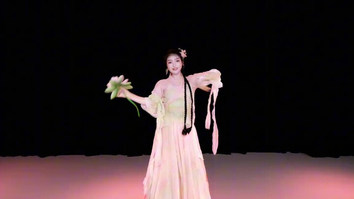 Original classical dance "Qing He Yi" new version