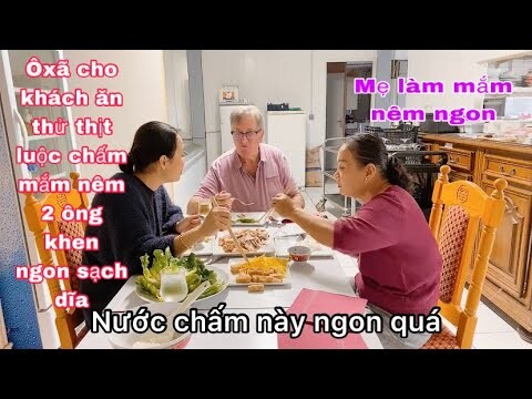 Thịt luộc tai heo chấm mắm nêm ôxã cho2 khách ăn thử khen ngon sạch đĩa/món ăn ngon/cuộc sống pháp