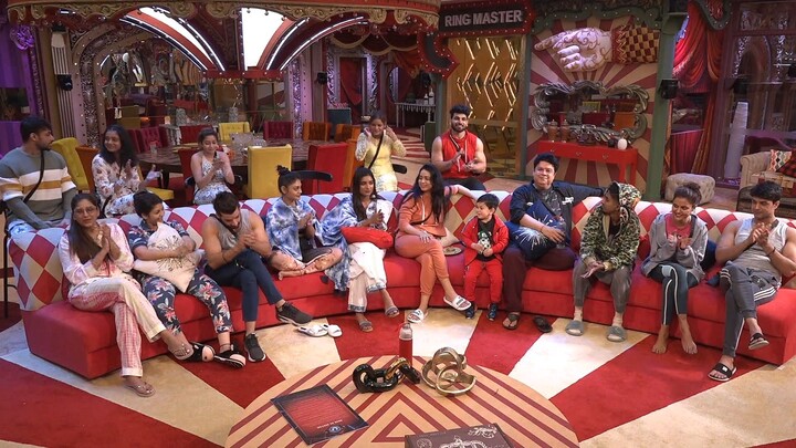 Bigg Boss | S16 | E04 | 4 OCT | 1080p | VOOT.WEB.DL.H264.AAC.2.0-mkvCinemas