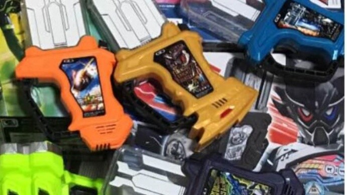 Bạn có thể mua bao nhiêu đồ chơi Kamen Rider ở cửa hàng đồ cũ với giá 12.000 yên? --Hãy đến và nhận 