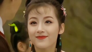 Cô ấy rất xinh đẹp vào những ngày đầu và cô ấy đã vào vai người phụ nữ đẹp nhất Bắc Kinh một cách đầ