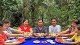 Tranh Thủ Phiên Chợ Sớm Để Mua 3 Con Gà Về Nhà Luộc Nước Dừa Chấm Muối Ớt Chanh | TKQ & Family T1096