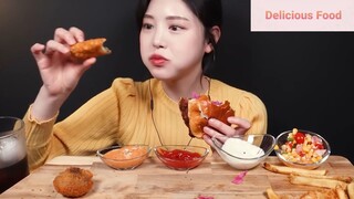 Món Hàn : Thưởng thức Burger tôm mù tạt giòn rụm, Burger gà cay 5 #mukbang