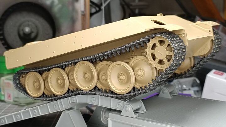 [Static modification] Tamiya Panther chassis part