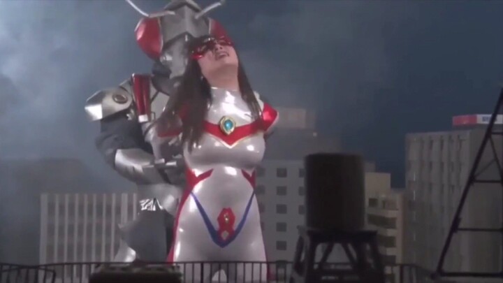 UltraWomen vs Monster lalat