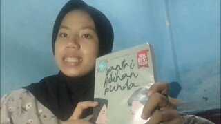 mengulas dan mereview buku novel dengan judul "santri pilihan bunda" by Salsyabila Falensia