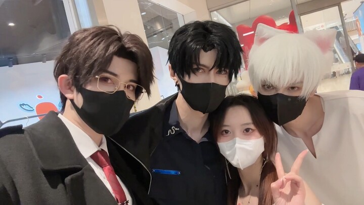 Male cosplayers who can’t enter the gate of the Shanghai National Second Exhibition